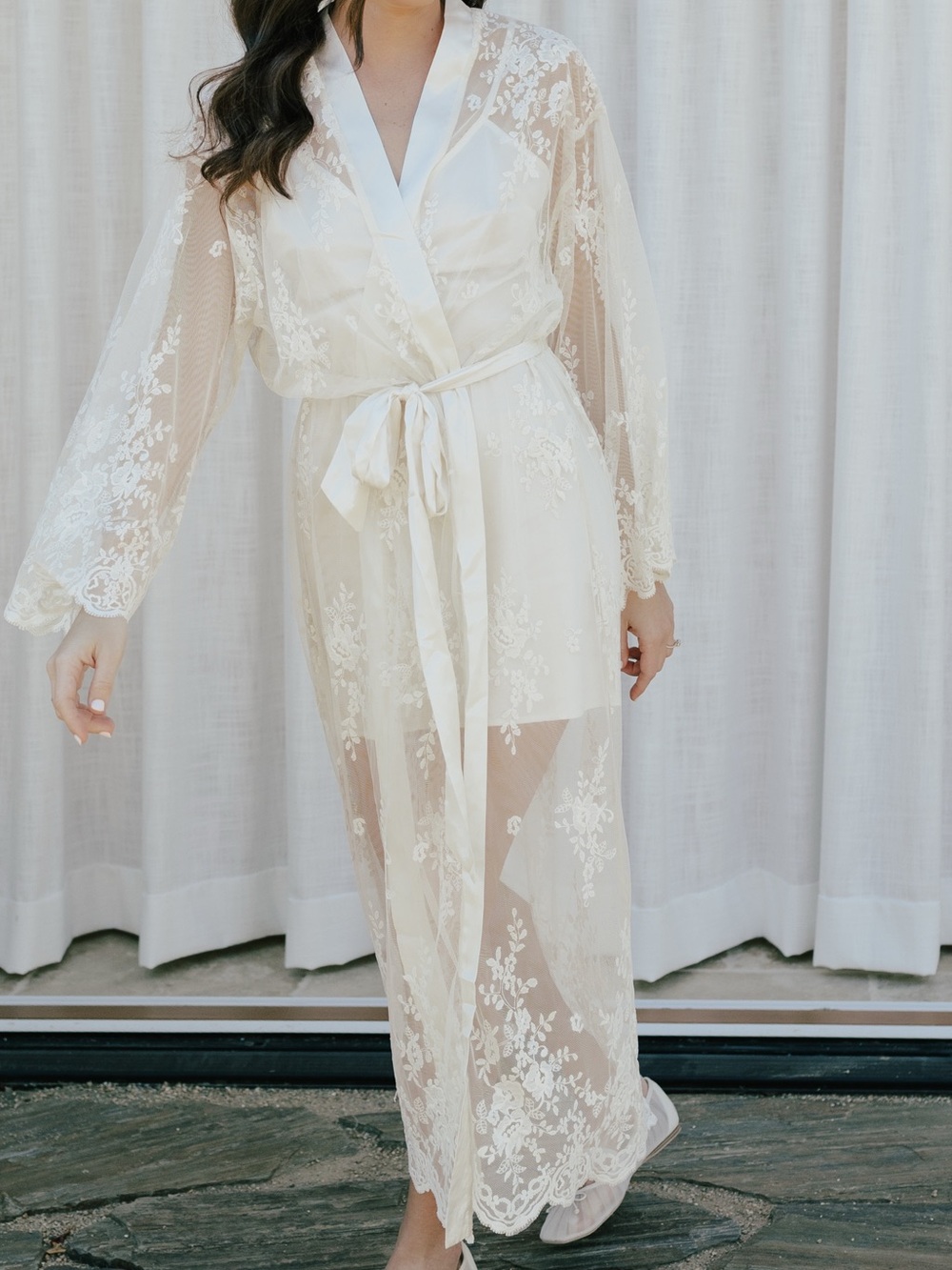 Lulus Leonor Ivory Satin Slip and Lace Robe Set
Small / Ivory